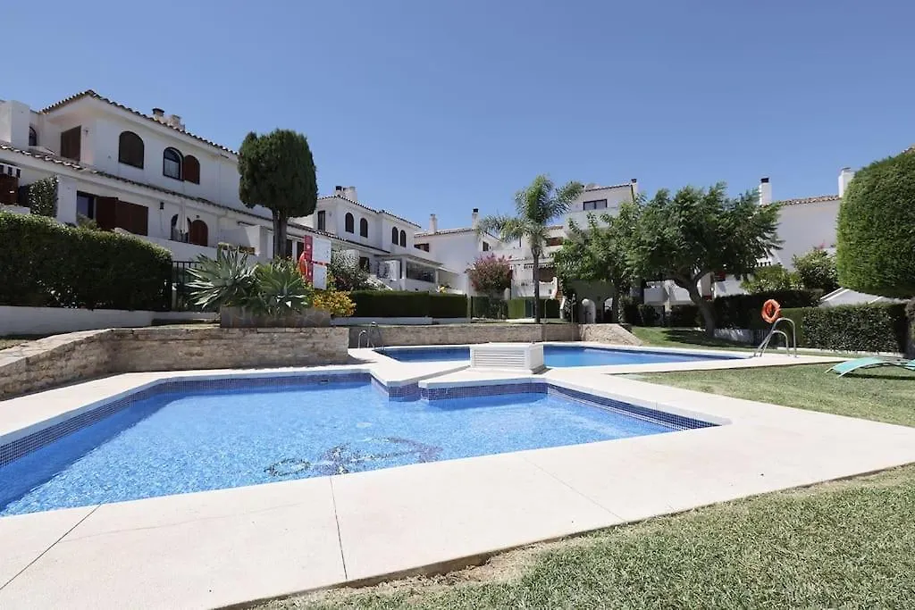4 Bedroom Townhouse 200 Meters From The Beach! 埃斯特波纳 公寓
