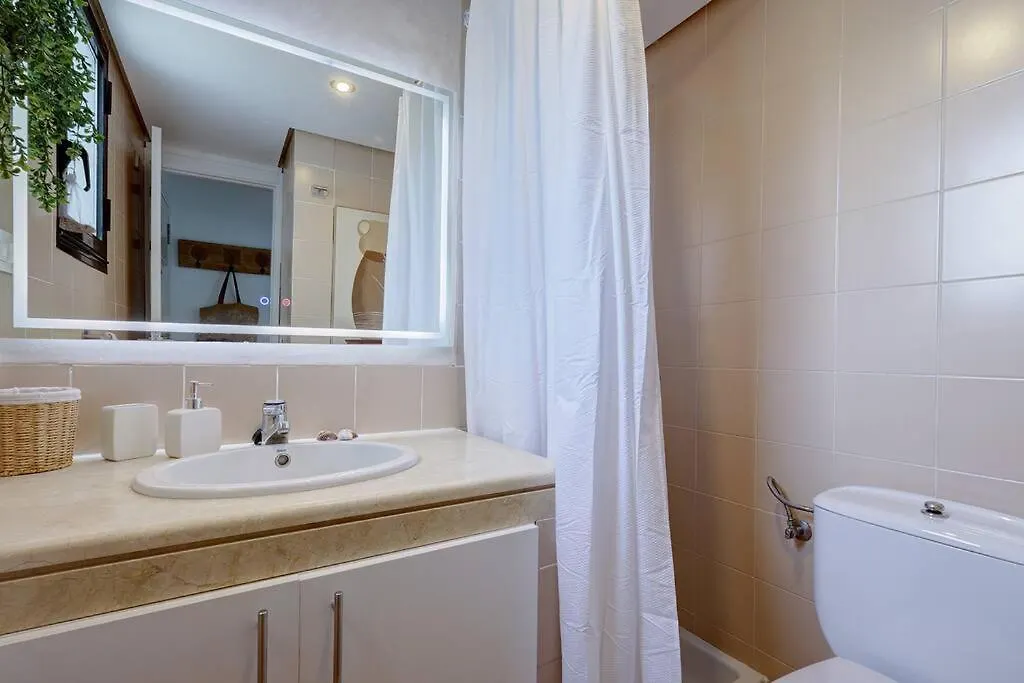 4 Bedroom Townhouse 200 Meters From The Beach! 埃斯特波纳 西班牙
