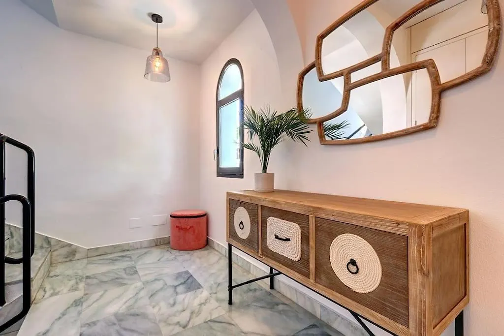4 Bedroom Townhouse 200 Meters From The Beach! 埃斯特波纳 公寓