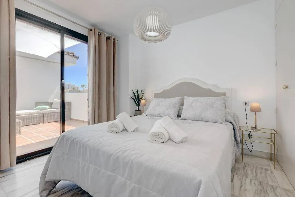 公寓 4 Bedroom Townhouse 200 Meters From The Beach! 埃斯特波纳