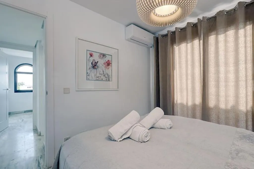 4 Bedroom Townhouse 200 Meters From The Beach! 埃斯特波纳 0*,  西班牙
