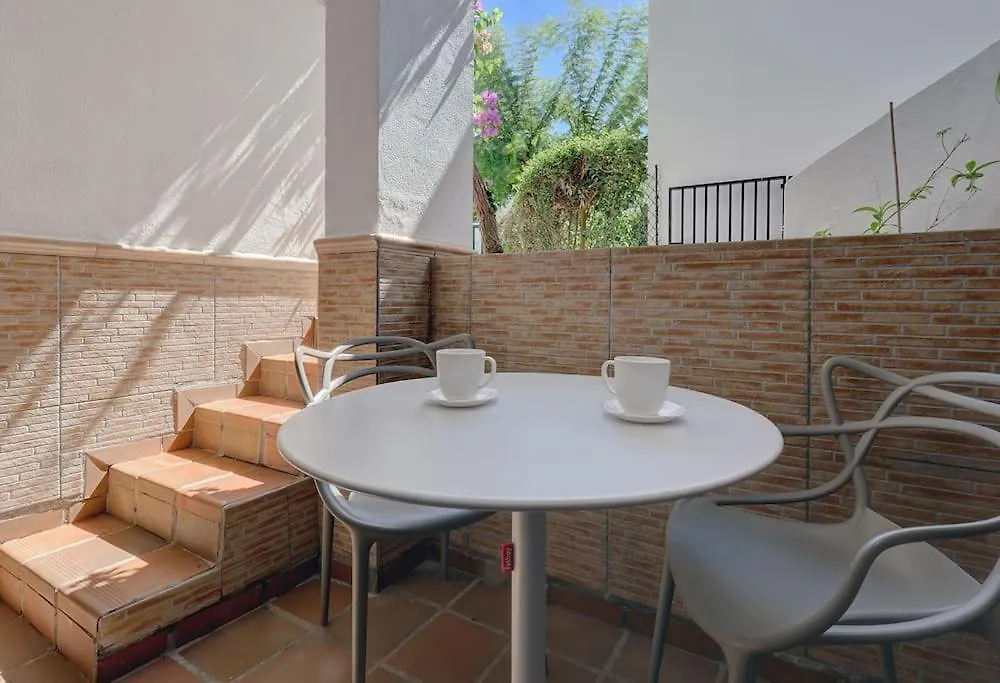 4 Bedroom Townhouse 200 Meters From The Beach! 埃斯特波纳 西班牙