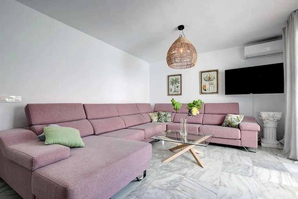 4 Bedroom Townhouse 200 Meters From The Beach! 埃斯特波纳 公寓