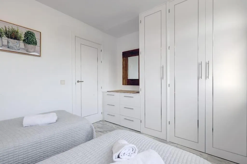 4 Bedroom Townhouse 200 Meters From The Beach! 埃斯特波纳 公寓