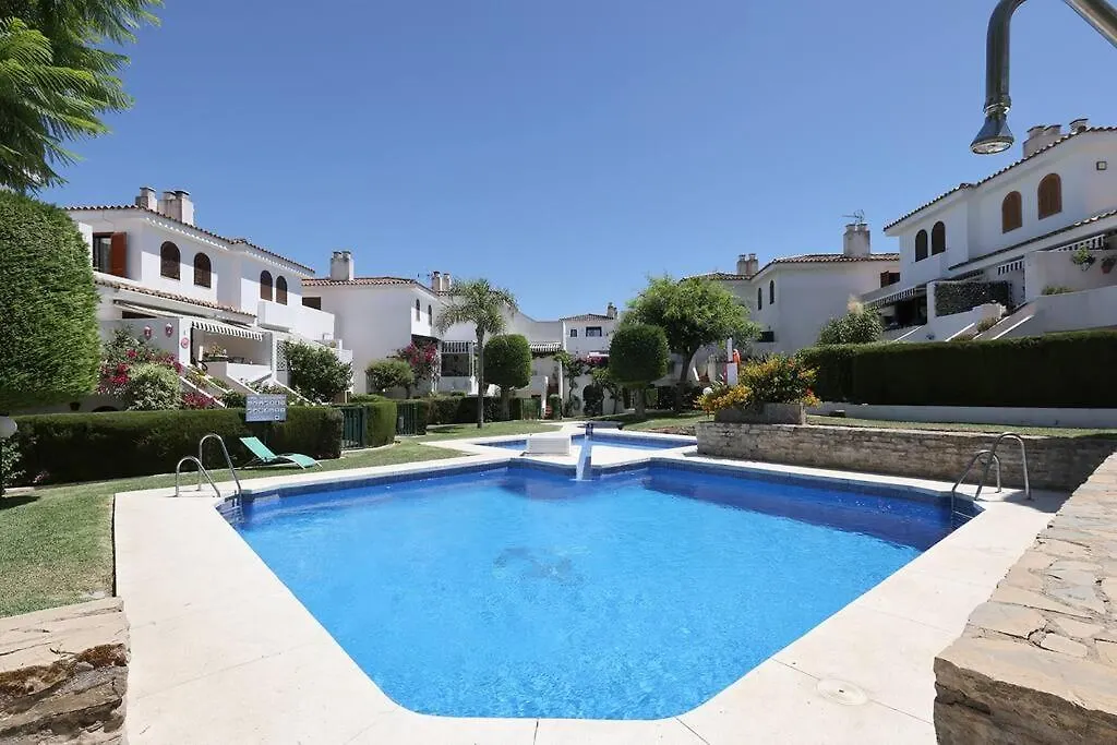 公寓 4 Bedroom Townhouse 200 Meters From The Beach! 埃斯特波纳 西班牙