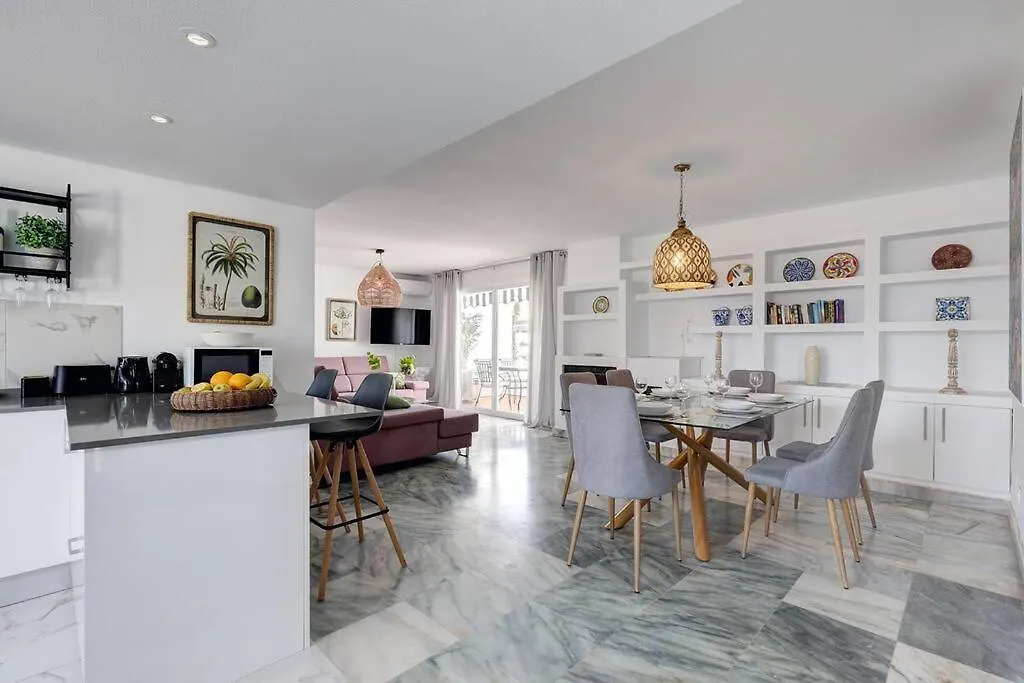 4 Bedroom Townhouse 200 Meters From The Beach! 埃斯特波纳 0*,
