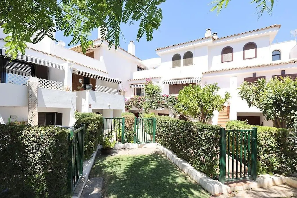 4 Bedroom Townhouse 200 Meters From The Beach! 埃斯特波纳