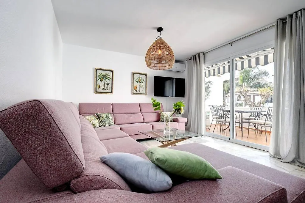 4 Bedroom Townhouse 200 Meters From The Beach! 埃斯特波纳 0*,  西班牙