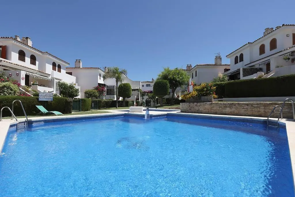 4 Bedroom Townhouse 200 Meters From The Beach! 埃斯特波纳