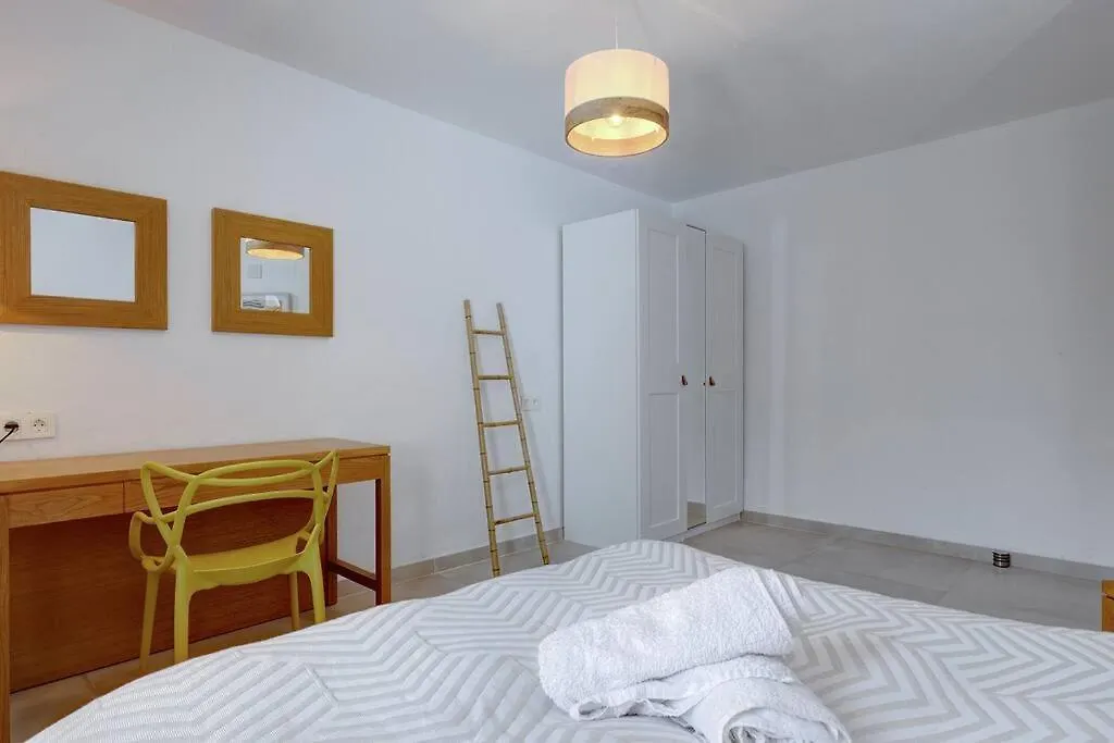 公寓 4 Bedroom Townhouse 200 Meters From The Beach! 埃斯特波纳