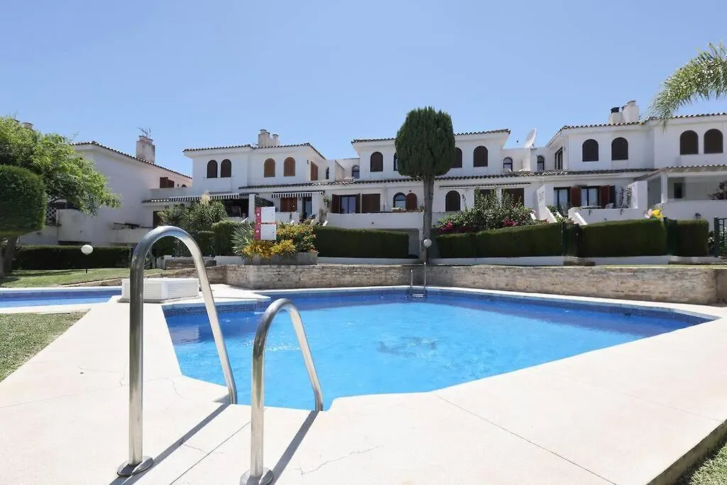 4 Bedroom Townhouse 200 Meters From The Beach! 埃斯特波纳 公寓