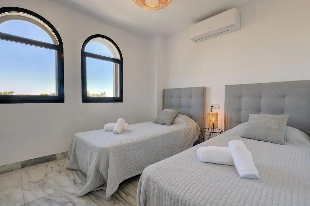 Apartment 4 Bedroom Townhouse 200 Meters From The Beach! Estepona