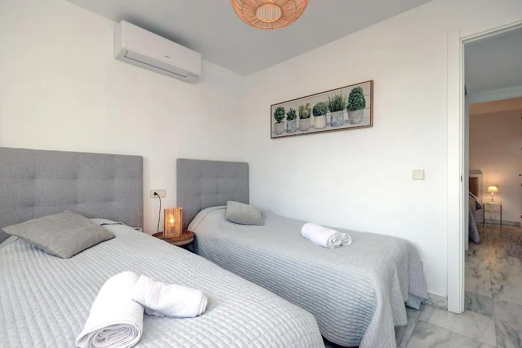 4 Bedroom Townhouse 200 Meters From The Beach! 埃斯特波纳 0*,