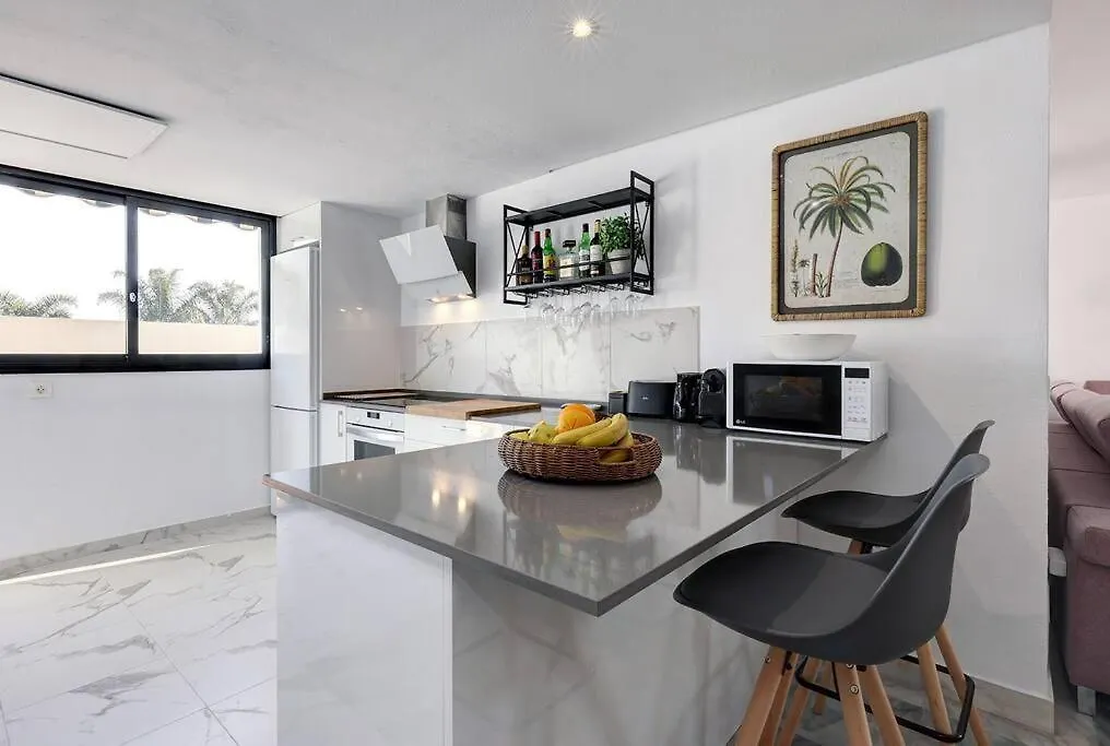 公寓 4 Bedroom Townhouse 200 Meters From The Beach! 埃斯特波纳
