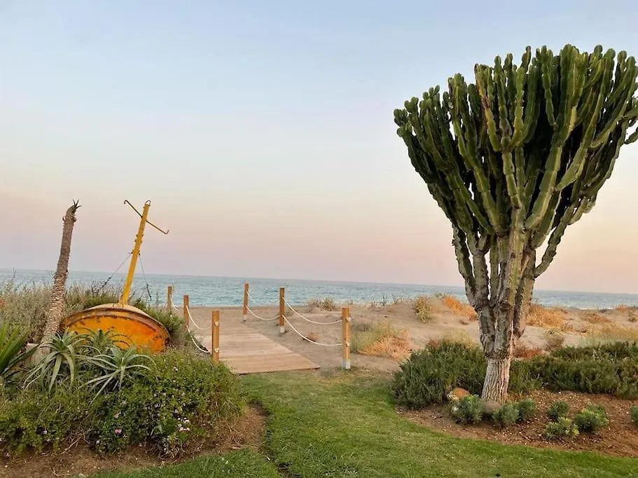 4 Bedroom Townhouse 200 Meters From The Beach! 埃斯特波纳