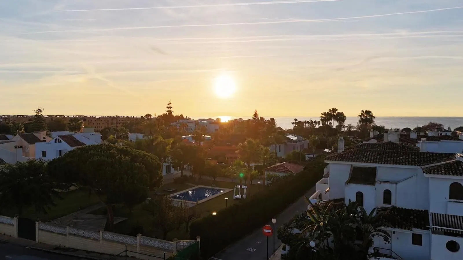 公寓 4 Bedroom Townhouse 200 Meters From The Beach! 埃斯特波纳