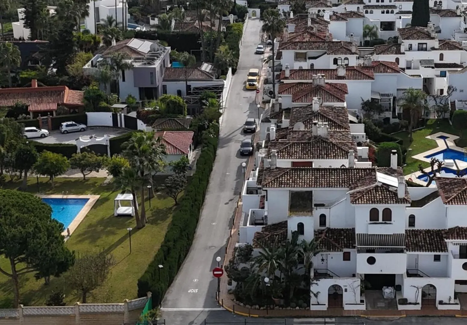 4 Bedroom Townhouse 200 Meters From The Beach! 埃斯特波纳 公寓